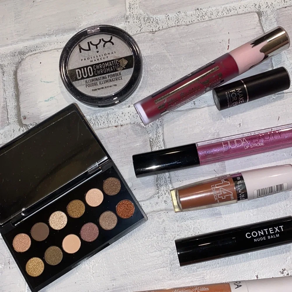 Mixed makeup lipstick eyeshadow highlighter bundle!!